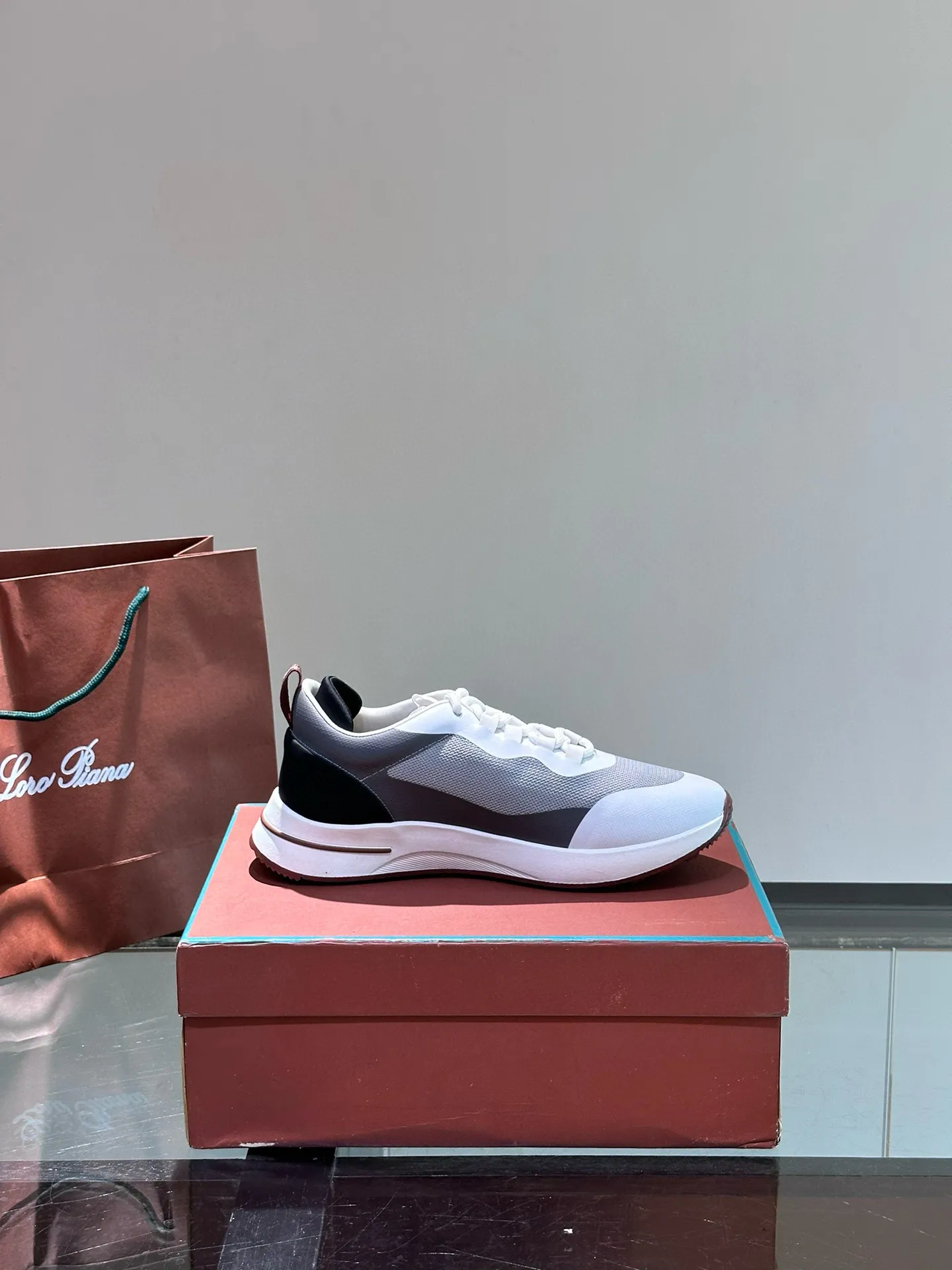 Factory price: 540💰Loro men's shoes💰iana niche Loro classic jogging shoes, men's lace-up casual shoes and sneakers, high-quality lightweight and comfortable fabrics, suitable for outdoor leisure, the color scheme is young and energetic, and it looks great with sportswear or casual suits! Size: 39-45 (38, 46 customized)